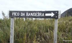 Frio abaixo de 0°C atraem turistas para o Pico da Bandeira